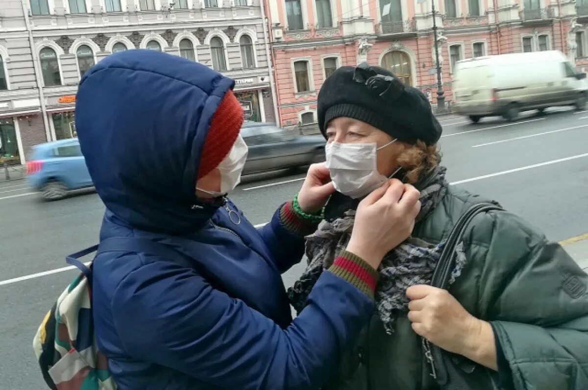 Заболевшие сегодня спб. Санкт-Петербург люди. Протесты в Санкт-Петербурге сейчас. Питерские люди. Туристы в Петербурге.