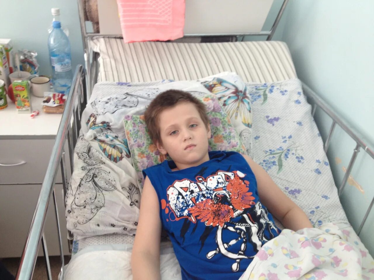 Больной мальчик. Мальчик мальчик 18 больница. Мальчик мальчик 18 больница. Мальчик мальчик 18 больница. Избитый ребенок в школе.
