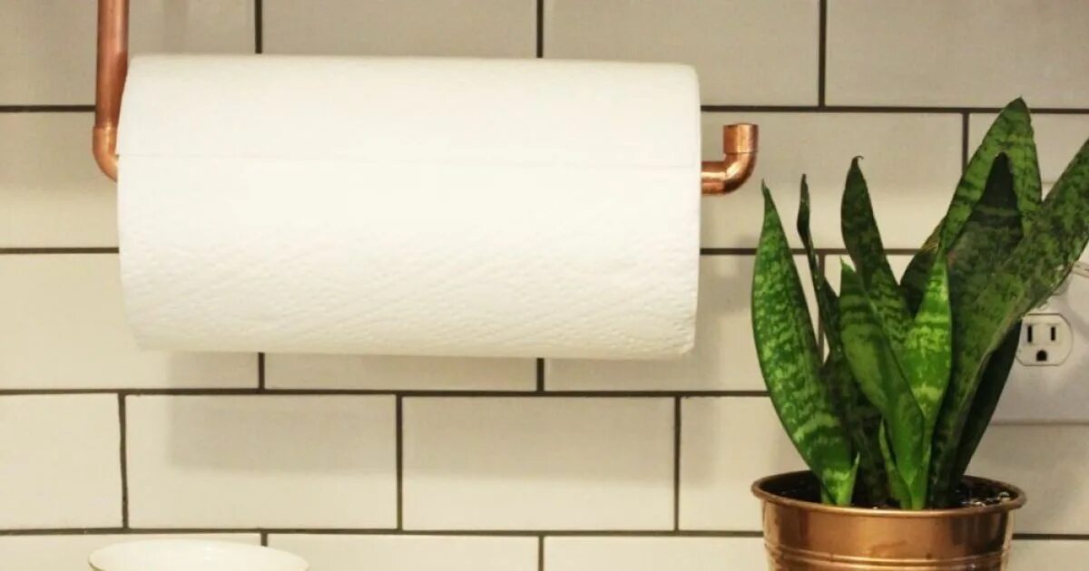 Использованные бумажные полотенца. Бумажные полотенца на кухне. Paper Towel бумажные полотенца. Бумажные полотенца на стене кухни. Разновидность бумажных полотенцев.