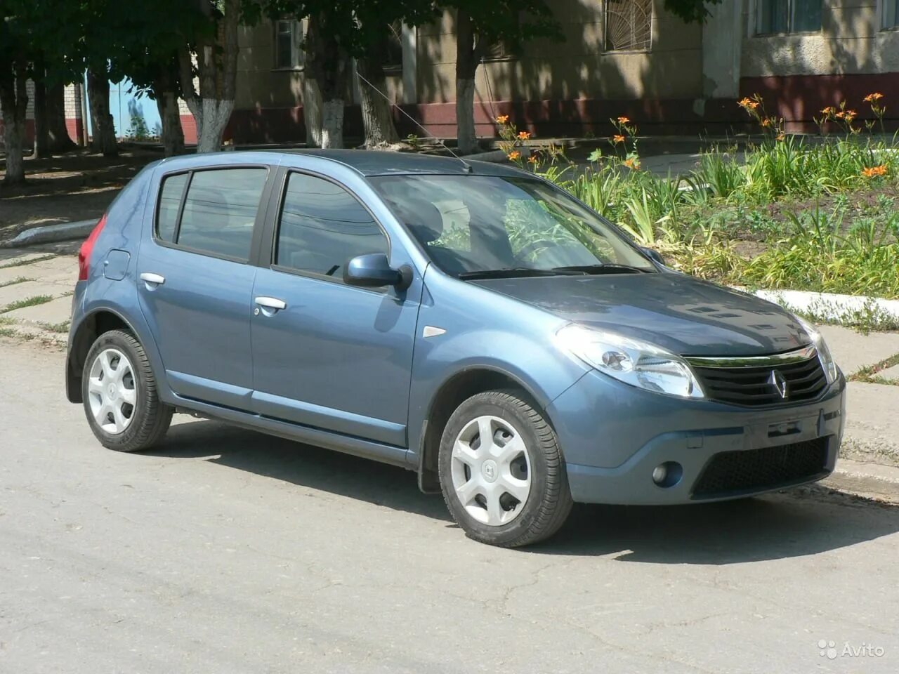 Краски renault. Renault Blue Mineral RNF. RNF Рено Логан 2011. Renault Logan 2004 bleu Mineral. Рено Логан цвет RNF.