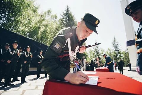 Почему присягу принимают