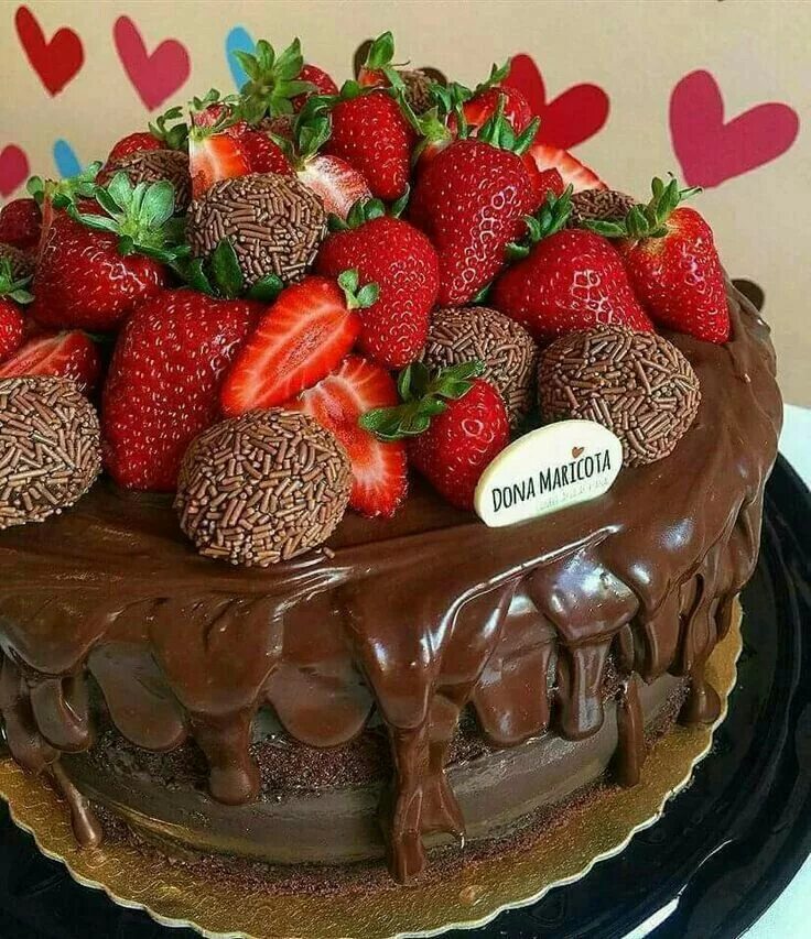 Какой торт можно купить. Красивые торты. Красивые тортики на день рождения. Шикарный торт на день рождения. Красивый шоколадный торт.