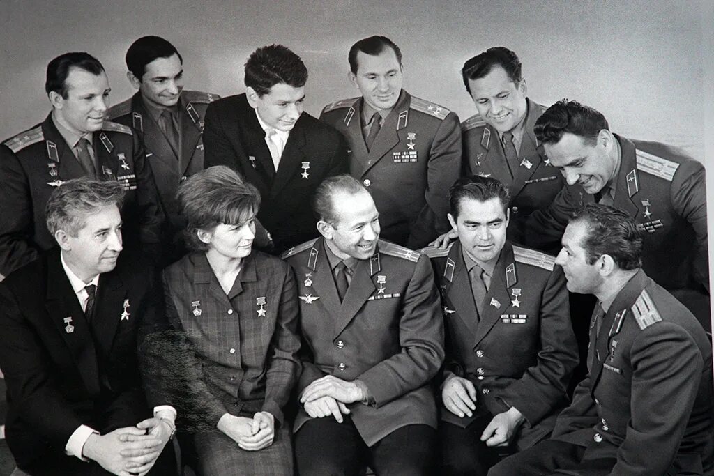 Первый отряд советских космонавтов. Гагарин Титов Николаев Попович. Первый отряд Космонавтов 1960.