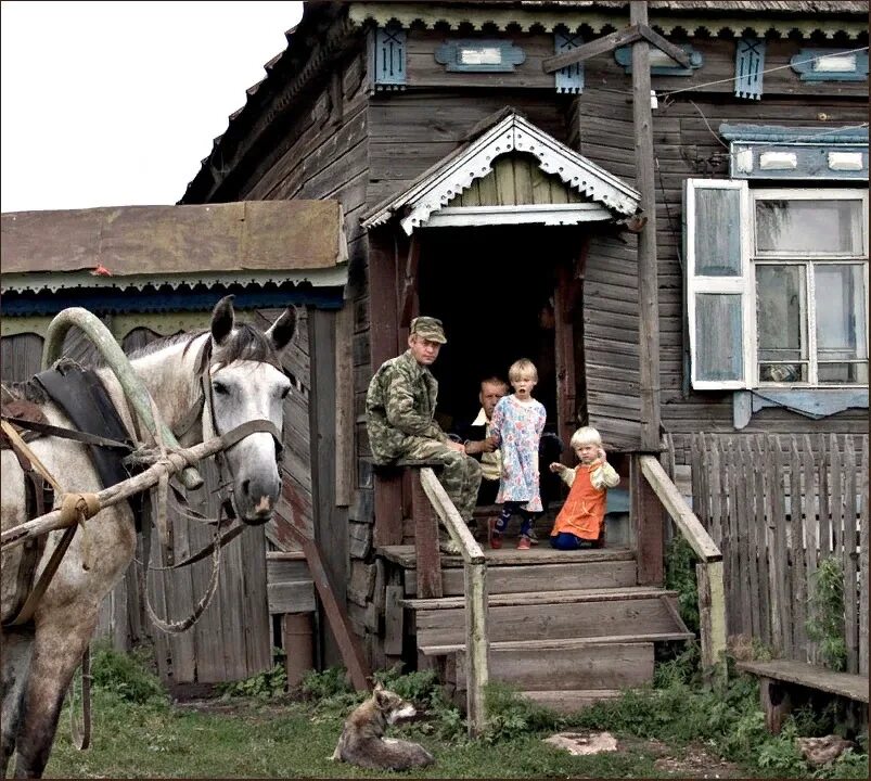 Сколько там проживает людей. Жизнь в деревне. Жители сельской местности. Деревни России. Жизнь в русской деревне.