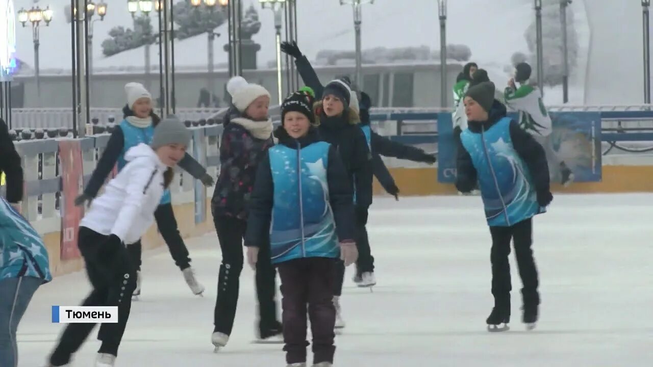 Каток тюмень цена. Каток на набережной Тюмень 2022. Каток в Гилевской роще Тюмень 2022. Тюменский каток на набережной. Открытый каток в Тюмени.