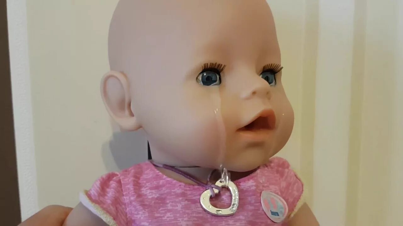 Кукла которая плачет. Кукла Беби Борн плачет. Куклы Baby born плачет. Кукла плачет слезами. Куклы Беби Борн оригинал.
