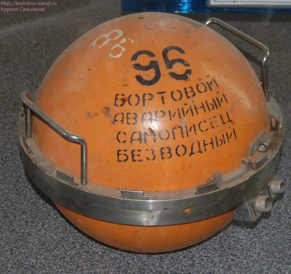 Бортовой самописец самолета. Бортовой самописец 1953. Бортовой самописец черный ящик. Бортовой самописец самолета. Бортовой самописец самолета.