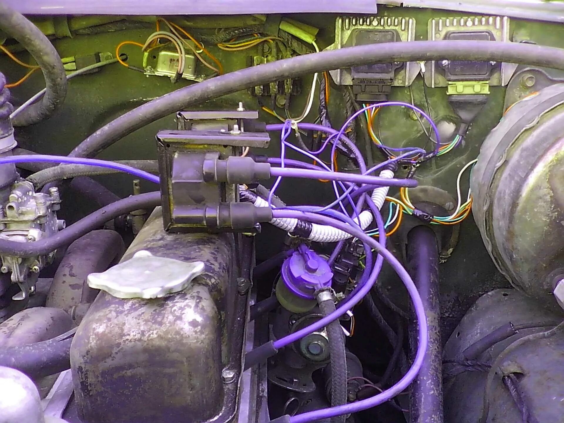 Зажигание двигателя 402 карбюратор. Катушка зажигания УАЗ 469 контактное. Зажигания проводов УАЗ 469. Зажигание УАЗ 469. Контактное зажигание УАЗ 469.