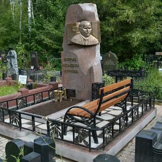 Могилы на востряковском кладбище