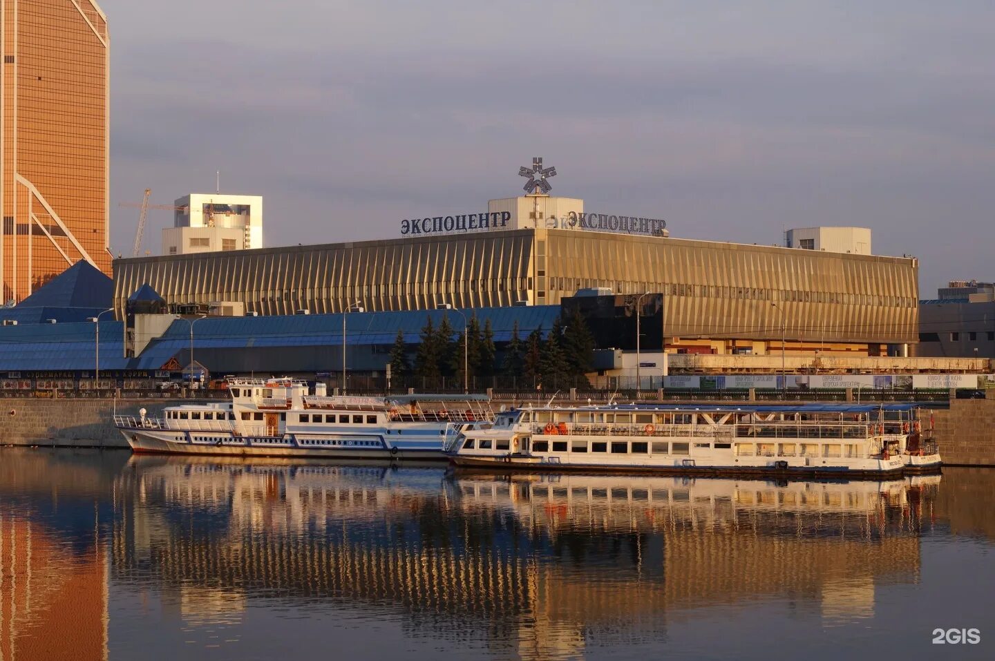 Экспоцентр москва. Выставочный центр на Краснопресненской набережной. Краснопресненская набережная 14 Экспоцентр. ЦВК Экспоцентр Москва. Выставочный комплекс Экспоцентр Москва.