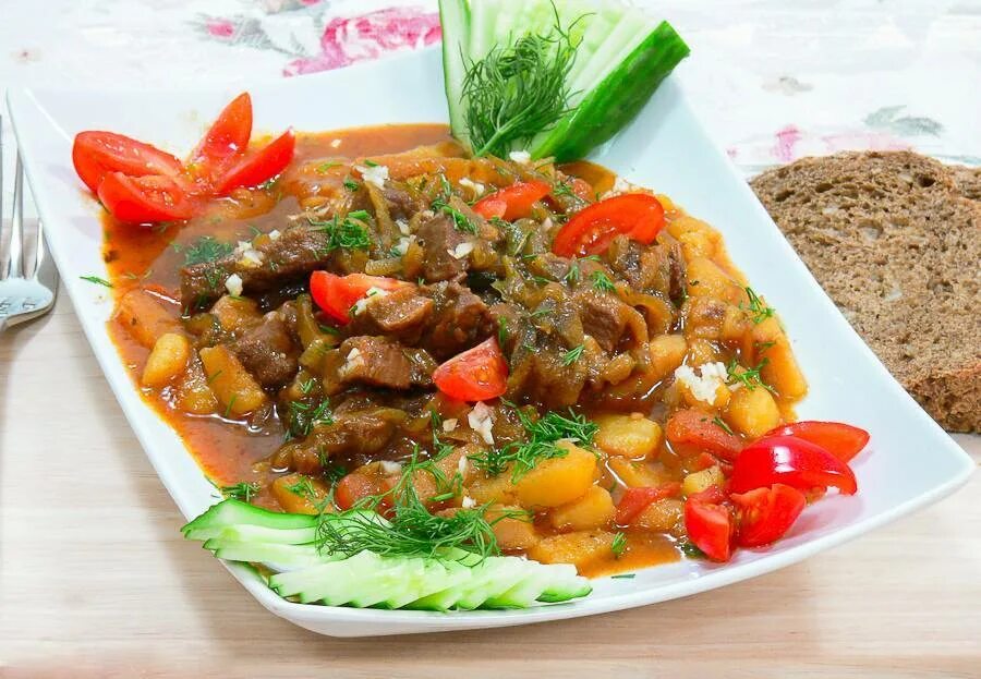 Азу по татарски. Как приготовить азу по татарски из говядины. Азу по татарски. Как приготовить азу по татарски из говядины. Азу татарская кухня.