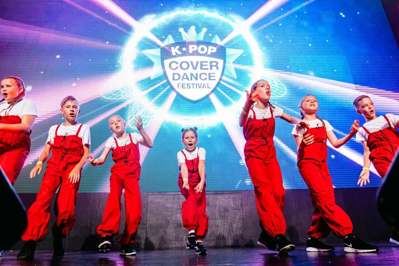 Popping festival. Кавер дэнс. Кавер дэнс фестиваль. K Pop фестиваль. K-Pop Cover Dance Festival.