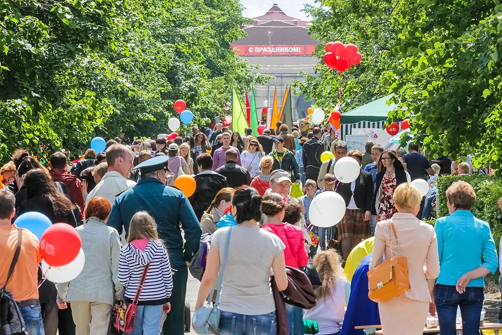 Праздник снежинск. Культурный отдых. Снежинск население. Снежинск день города фото. Жители города снежинска.