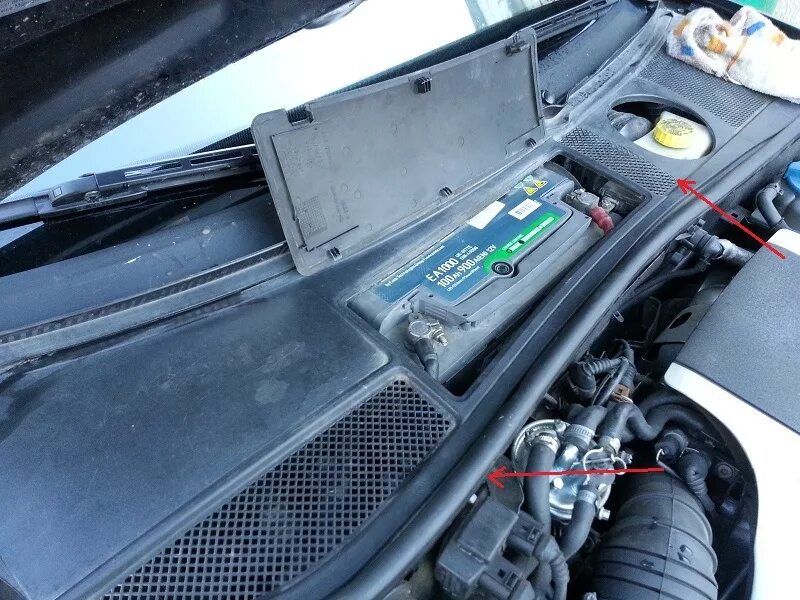 Аккумулятор ауди а6 с6. Ауди а6 2010 акб. Дренаж акб audi a6 c5. Audi a6 c6 аккумулятор. Ауди а6 акб.