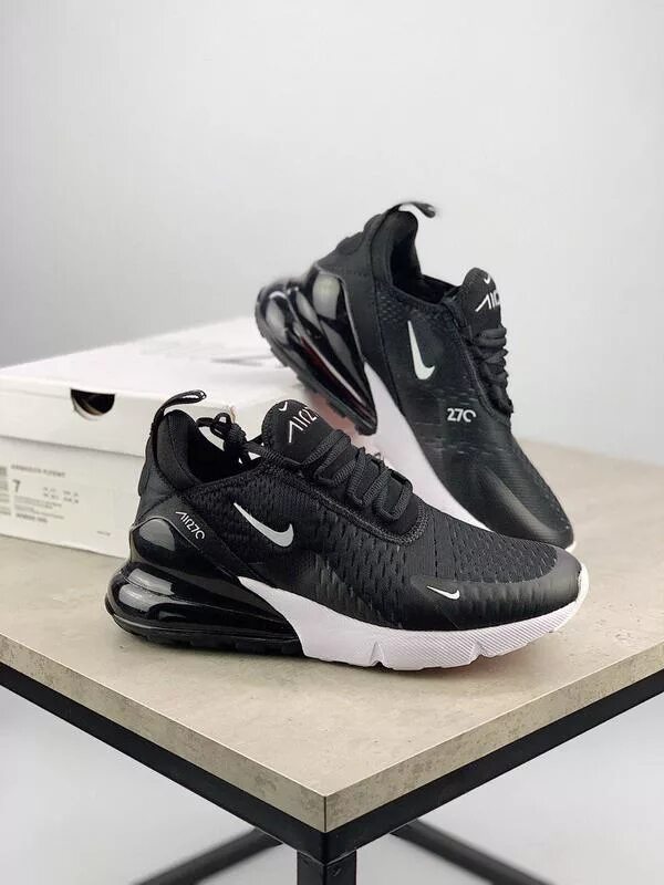 Найки на баллонах. Nike Air Max 270 черные с белым. Nike Air 270 Black. Найк Air 270 бело чёрные. Nike Air Max 270 Black.