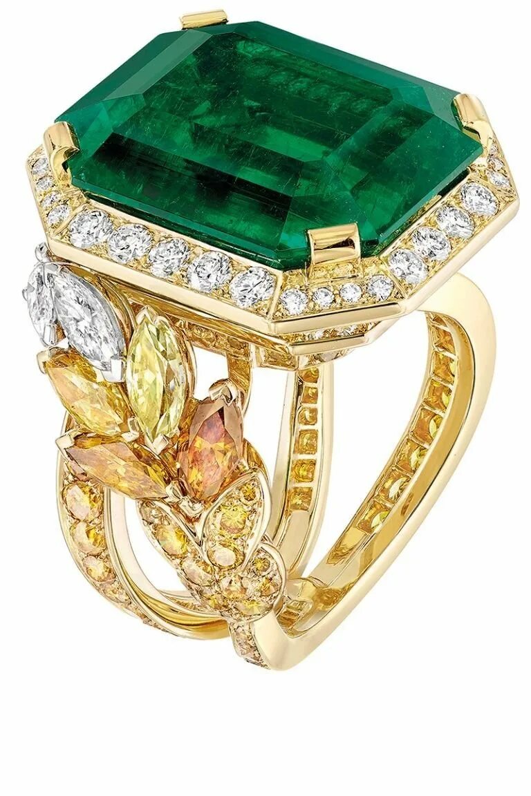 Коллекция Emerald золото изумруд. Золотое кольцо изумруд принцесса. Chanel Joaillerie изумруды. Кольца с изумрудом Шанель. Ювелирные изделия с изумрудом
