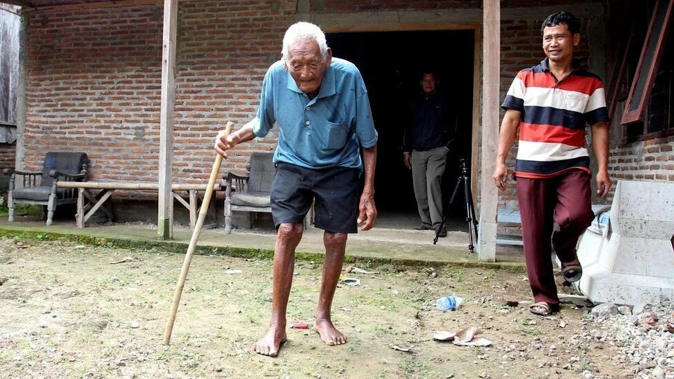 Сапарман Содимеджо долгожитель. Самый старый человек в мире Мбах. Живущий 600 лет