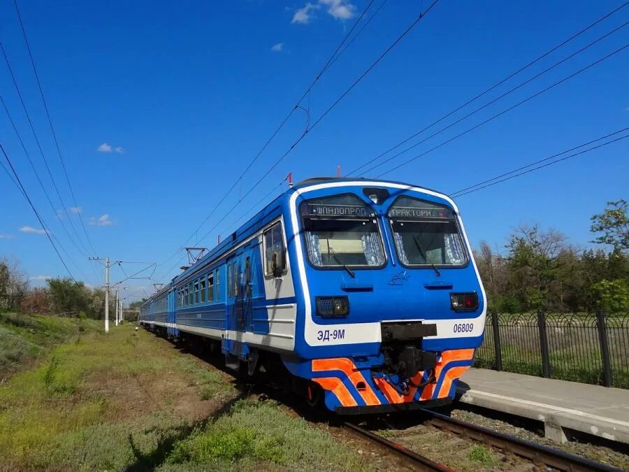 Волгоград тракторная пассажирская. Электричка Волгоград. Городская электричка Волгоград. Электричка Волжский Волгоград. Шпалопропитка Волгоград 1.