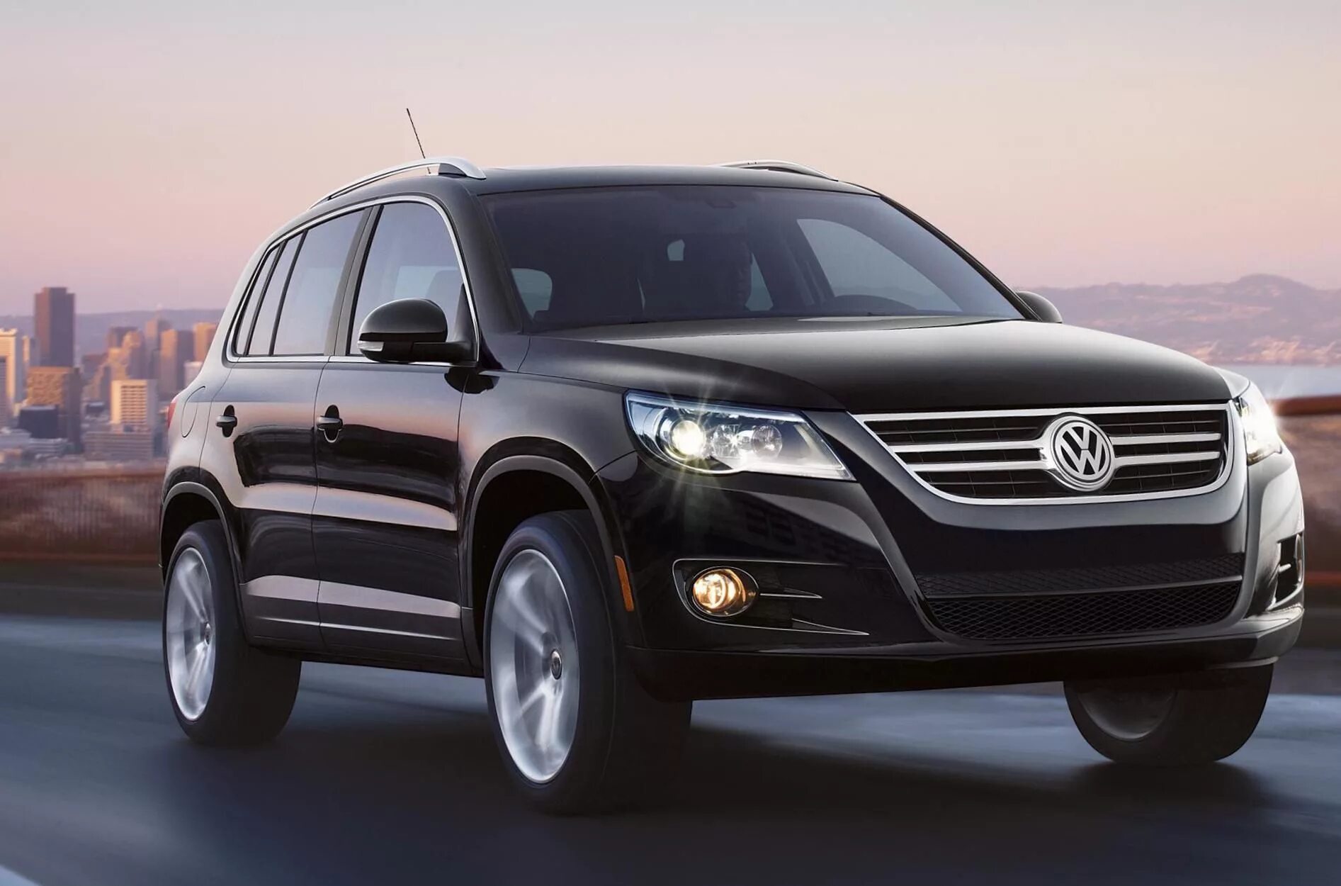 Tiguan 2010. Фольксваген Тигуан 2010. Volkswagen Tiguan Concept. Tiguan Volkswagen 2010 бежевый. Кроссоверы дизель