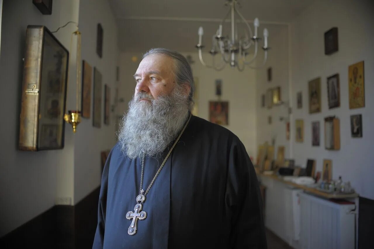 Фотограф виктор заманский. Шкатулки геншин импакт драконий. Настоятель крестовоздвиженского храма 1999. Протоиерей алексий пелешевспб. Православный священник.