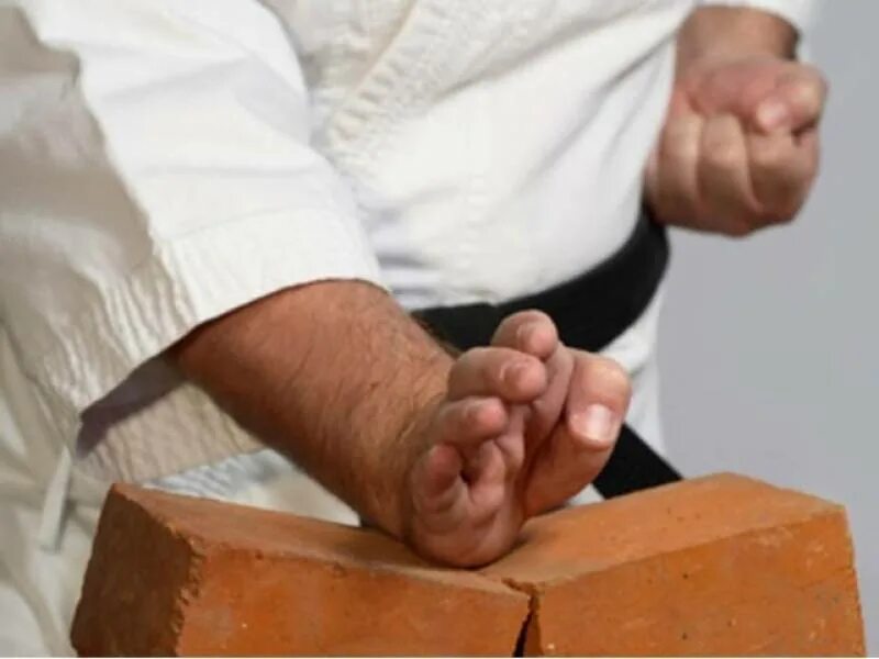 Битый кирпич. Бить кирпичом. Бут бой кирпича. Бой кирпича. Бой кирпича и бетона.