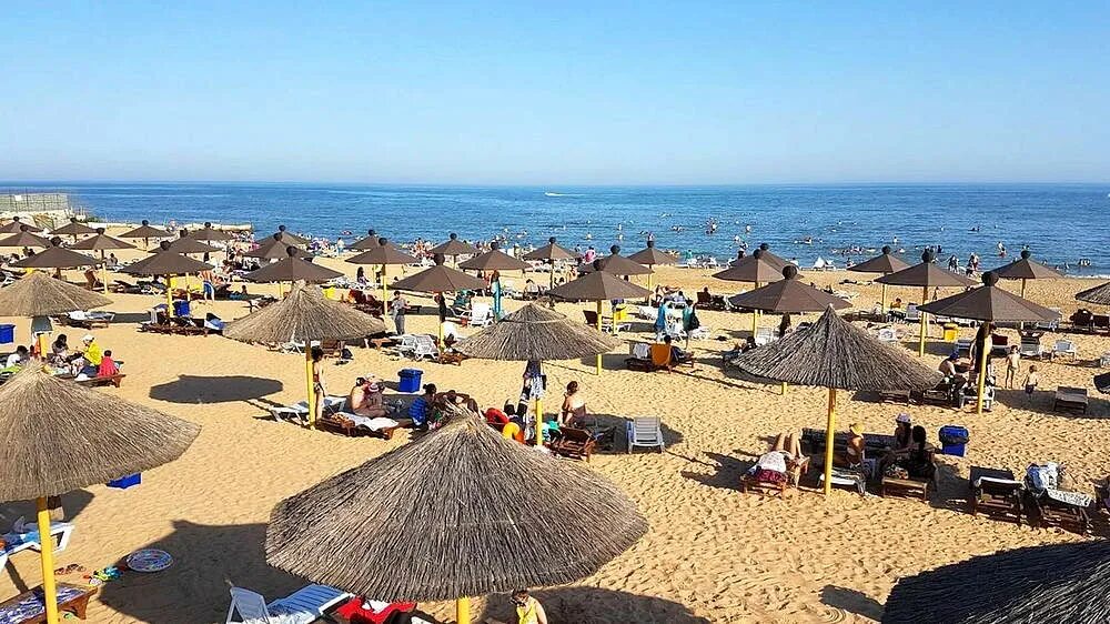 дагестан махачкала море. пляж джами в каспийске. курорты дагестана на каспийском. пляж санатория дагестан в каспийске. морская деревня избербаш.