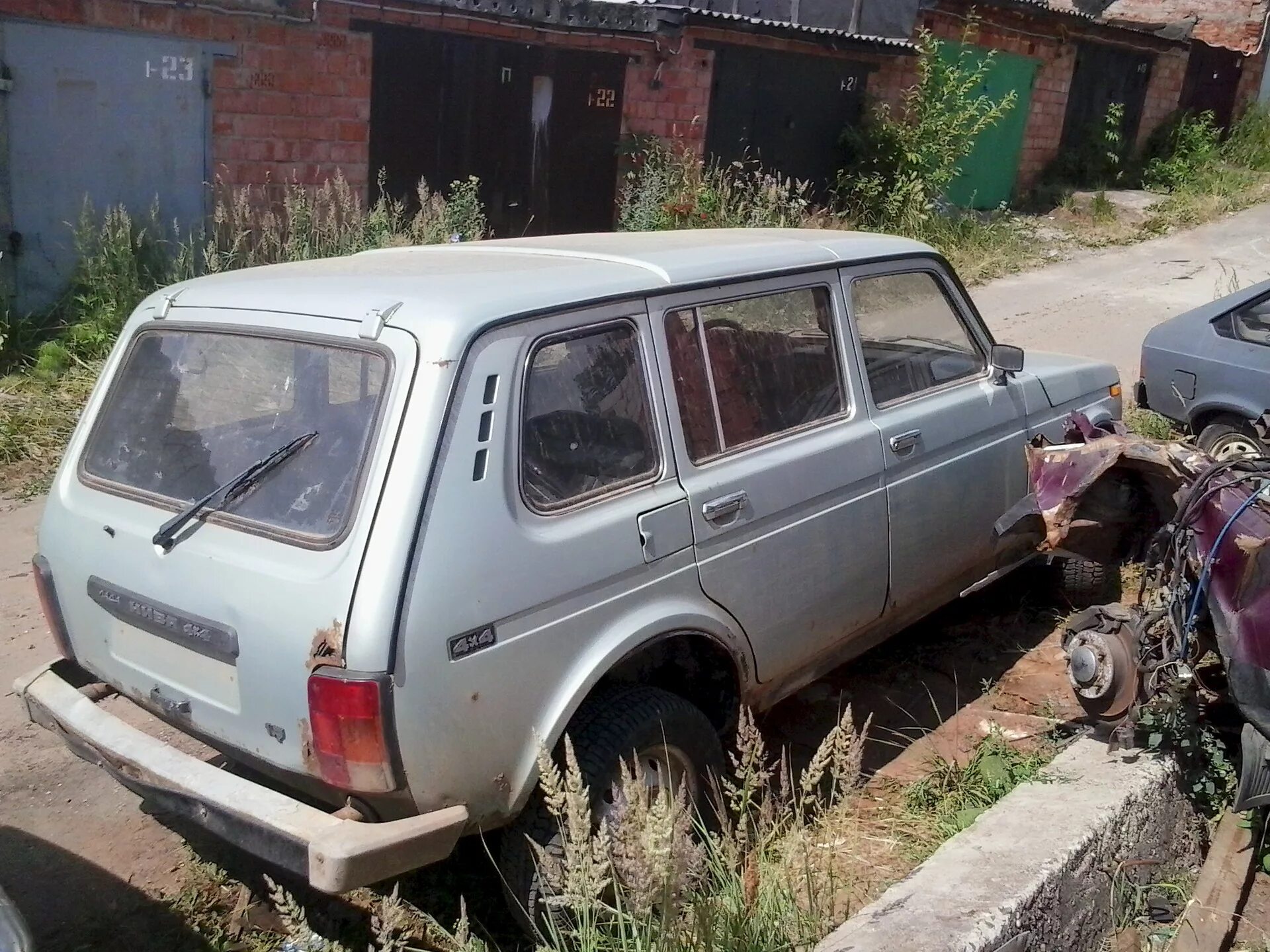 кузов на ниву под разбор. кузов ваз нива 2131 1 комплектации. авторазбор нижнекамск на нива. кузов ваз 2131. авторазбор ваз нива.