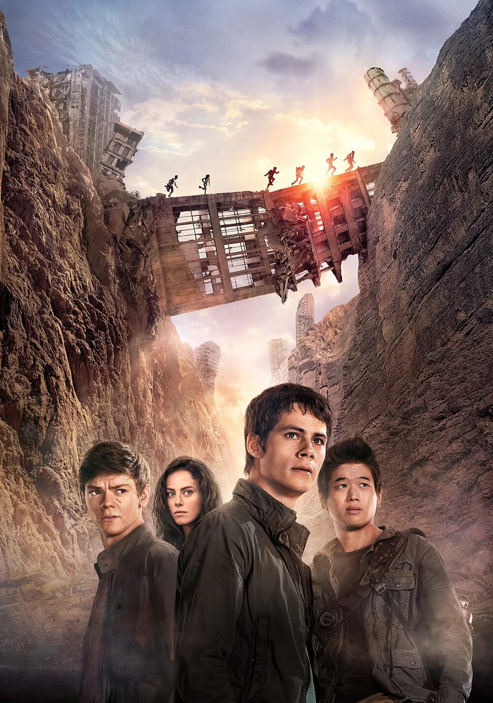 Maze runner 2. Бегущий в лабиринте испытание огнём 2015 Постер. Бегущий в лабиринте 2 испытание огнём. Maze Runner: Scorch Trials Постер.