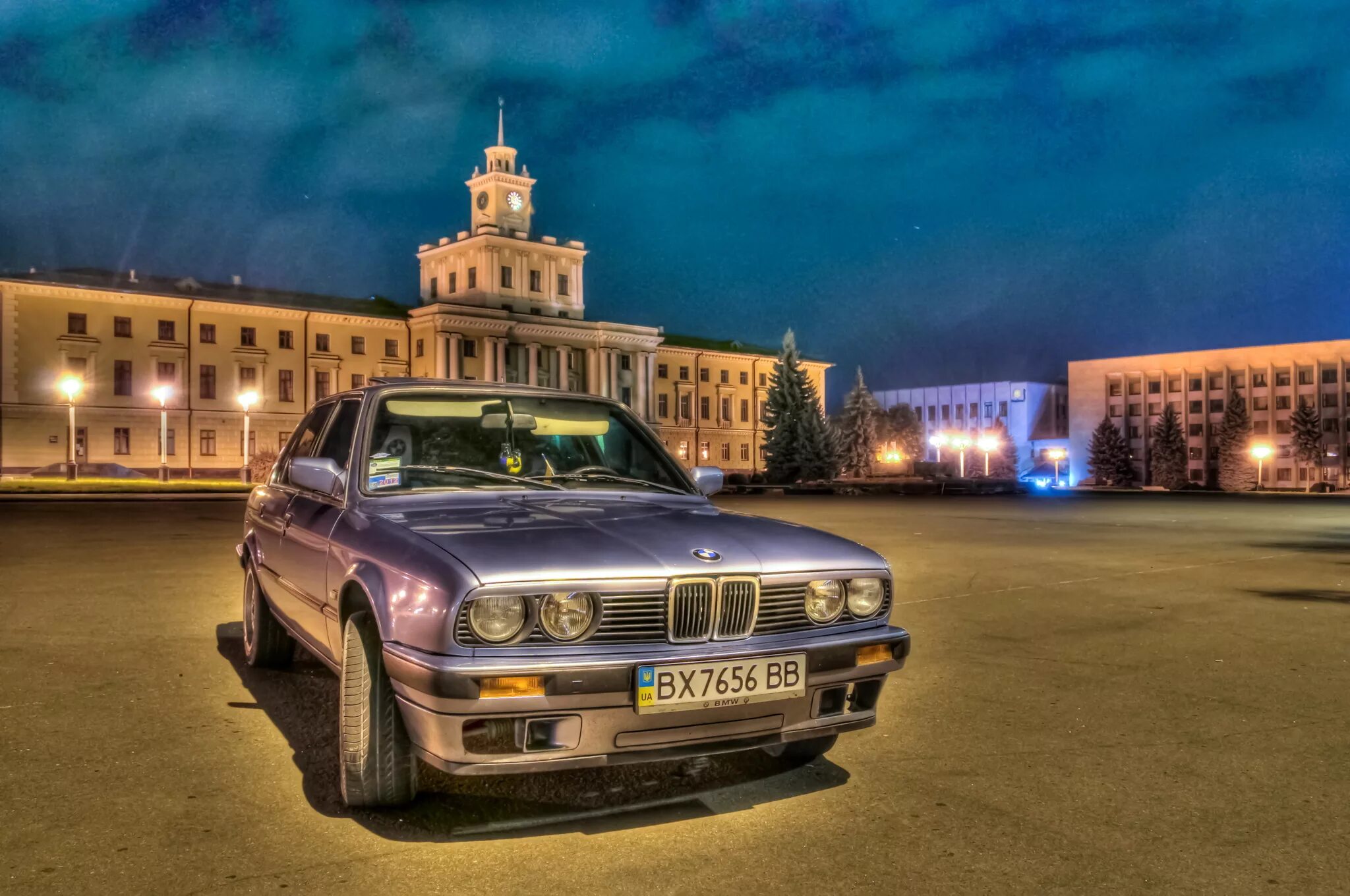 BMW e30. BMW В городе. Машина БМВ В городе. HDR машины.