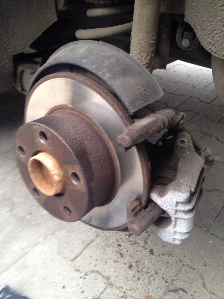 диски тормозные задние ауди а6с6. задние тормоза ауди а6с5. задние колодки а6 с5. задние колодки а6 с5. датчик тормозных колодок ауди а6 с6 2.