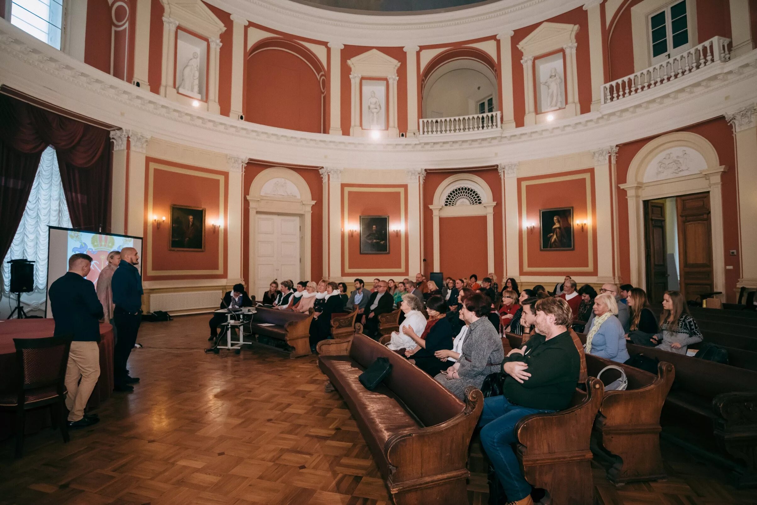 Академия спб. Институт имени Репина в Санкт-Петербурге. Академия художеств имени Репина. Петербург Академия художеств институт Репина. Конференц зал Академии художеств Репина.