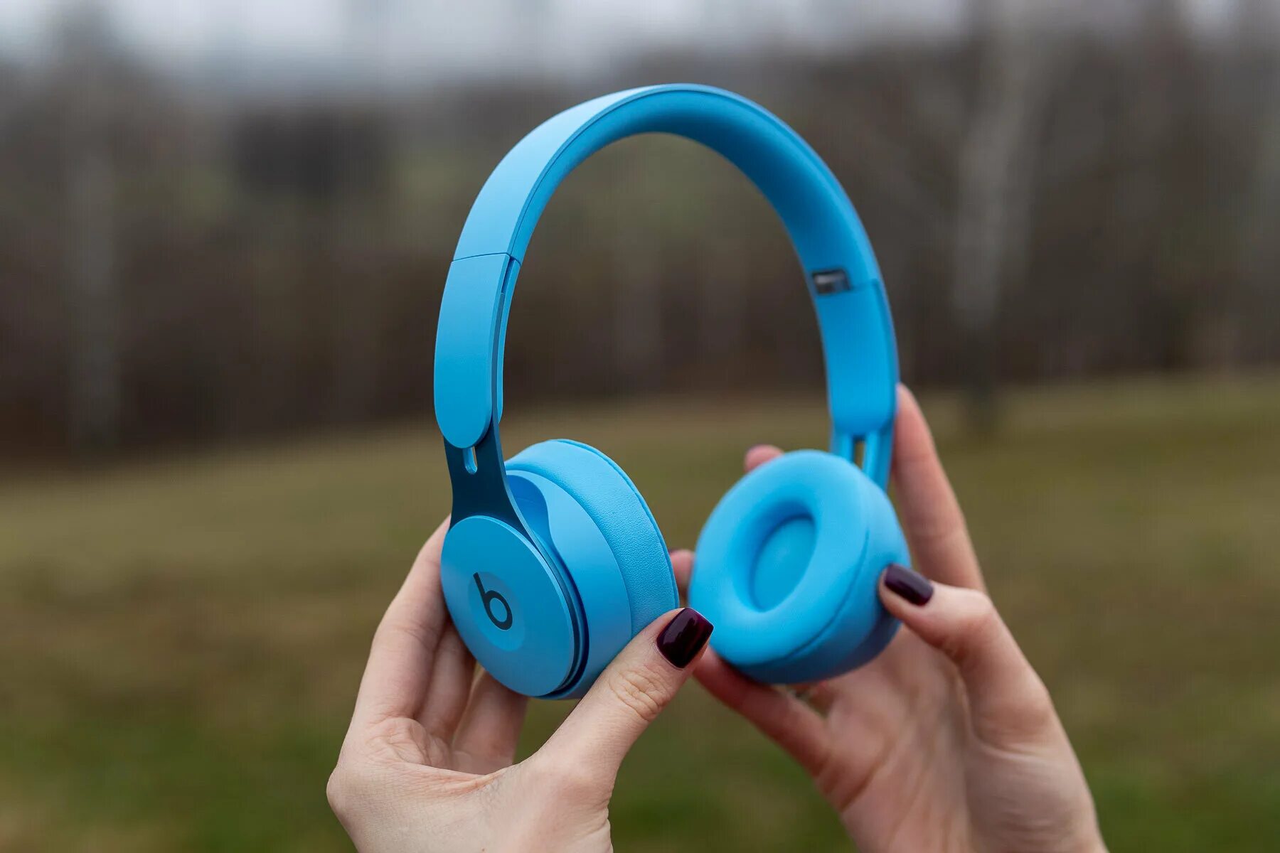 Звука для наушников на андроид. Beats solo Pro. Яркие наушники. Лучшие беспроводные наушники. Наушники с шумоподавлением.