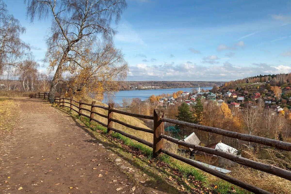 Золотой Плес поселок. Ивановский Плес коттеджный поселок. Плес весной. Плес Ярославское шоссе. Коттеджный поселок плес