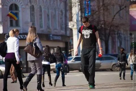 Прилюдно видео девушка