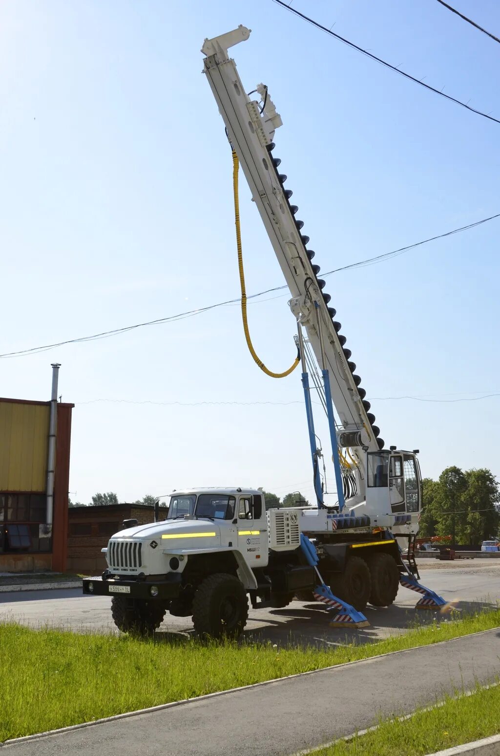 Бурильная шнековая машина мбш-818. Машина бурильная шнековая мбш-519. Бурильно-шнековая машина мбш-812 смазывание. Мбш 812. Урал мбш-812.
