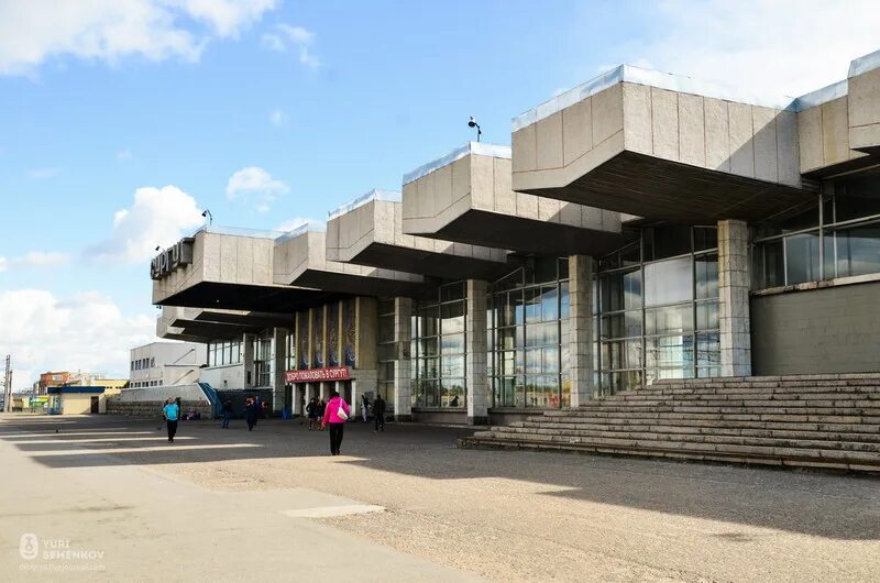 Ж д станция сургут. Жд вокзал города сургут. Проект жд вокзала в сургуте. Новый жд вокзал сургут. Город сургут жд вокзал.
