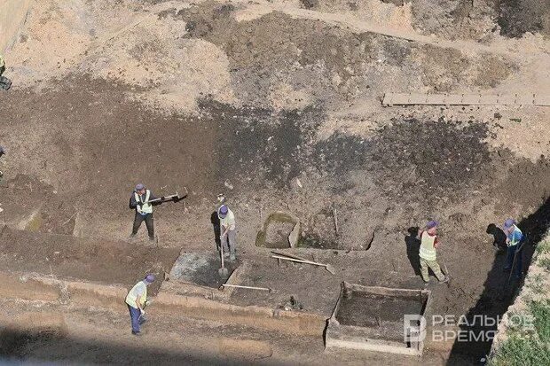 Археологические раскопки казанский кремль. Дом под землей. Что нашли в казани. Нашли чугун под землей. Что нашли в казани.