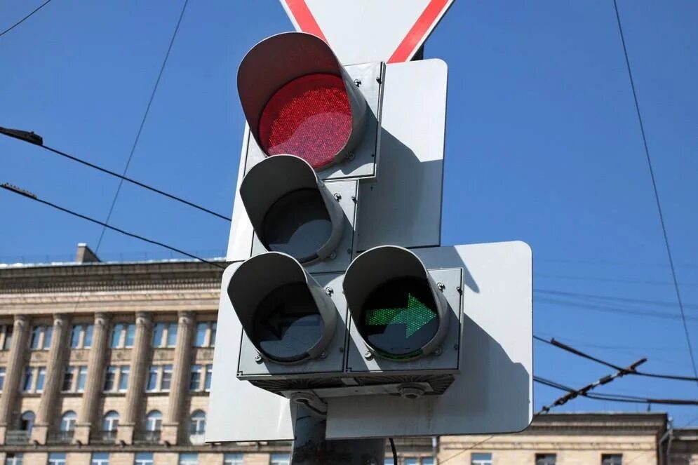 Светофор спб. Светофор 700 ЦОДД. Светофор ЦОДД. Красный светофор. Старые пешеходные светофоры.