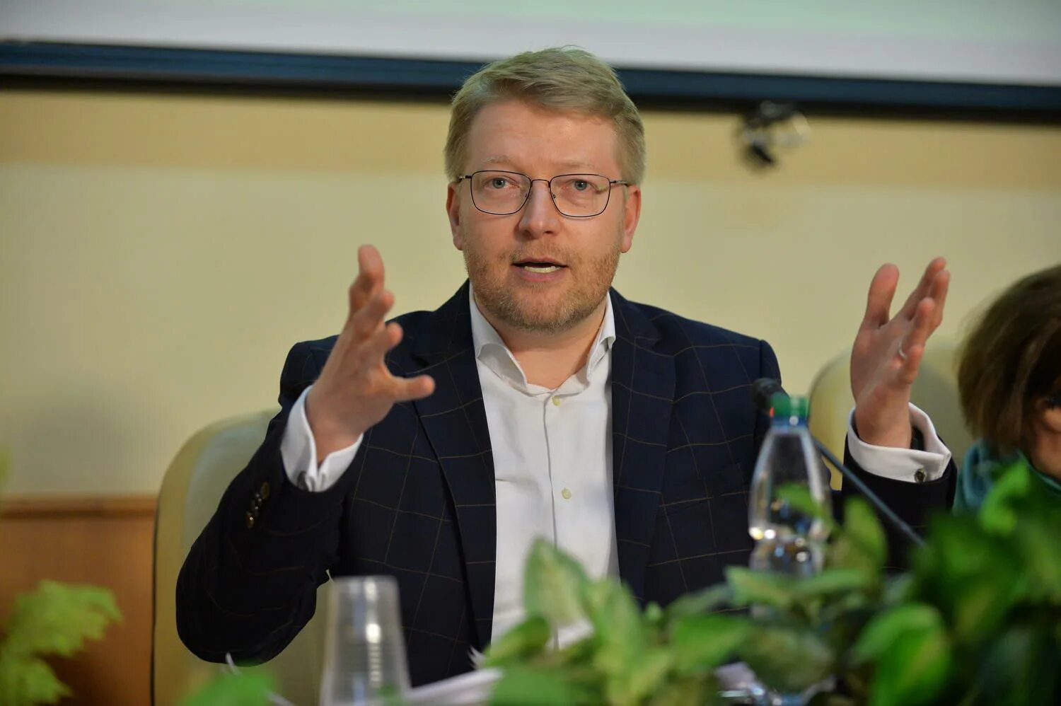 Глав рыбак. Глава партии яблоко.