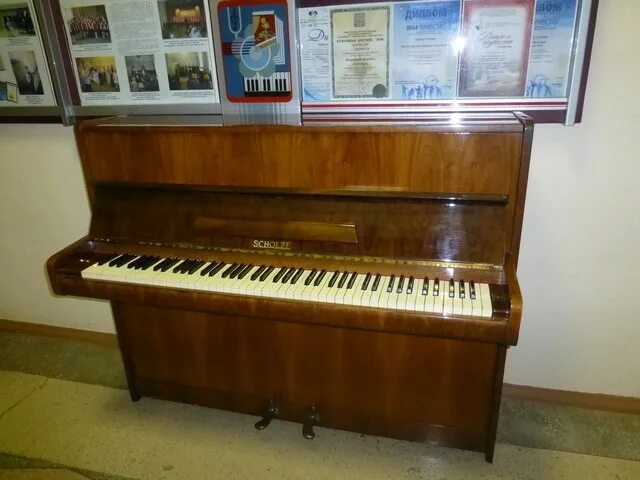 учитель фортепиано. ученики музыкальной школы. Yamaha c112va. пианино фортепьяно и рояль. дети в музыкальной школе.