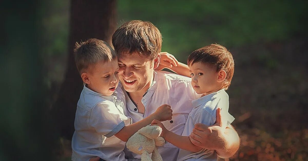 У меня было 5 отцов. Двое сыновей. Папа и сын. Фотосессия с сыном. Отец и два сына.