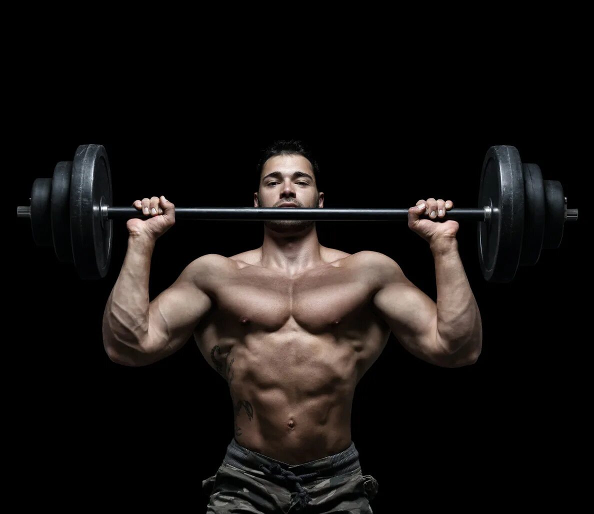 страховка для штанги. переговоры вид сверху. боковые кубики пресса. спецназ тренировка в зале. армейский жим лежа.