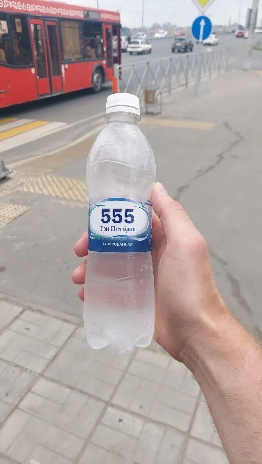 Вода 555. Вода 555 минералка. Вода 555. Раифский источник вода. Вода 555 казань.