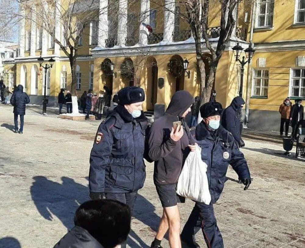 Подслушано оренбург в контакте новости. Морж Оренбургский. Типичный Оренбург. Автозаки дежурят на Пушкинской.