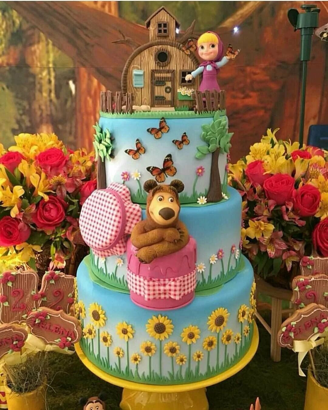 Торт Маша и медведь девочке 2 годика. Тортик с Машей и медведем на 2 годика девочке. Тортик на 2 года девочке Маша и медведь. Тортик Маша и медведь на 3 года.