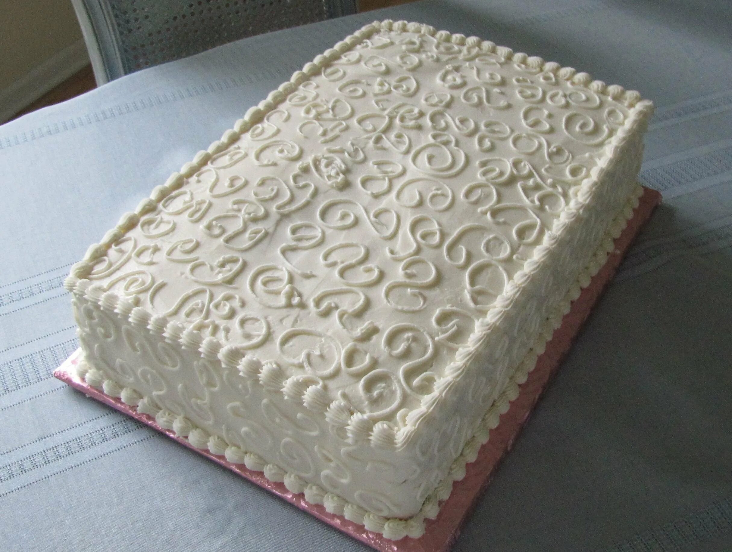 Торт кремовый. Как сделать прямоугольный торт. Как сделать прямоугольный торт. Украшение прямоугольного торта. Белый квадратный торт.