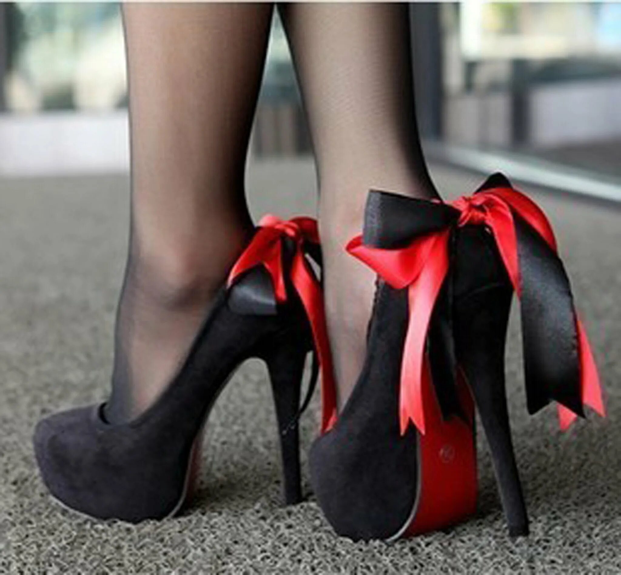 Black high heels. Туфли с бантиком. Красные туфли с бантом. Черные туфли с бантом. Туфли на каблуке.