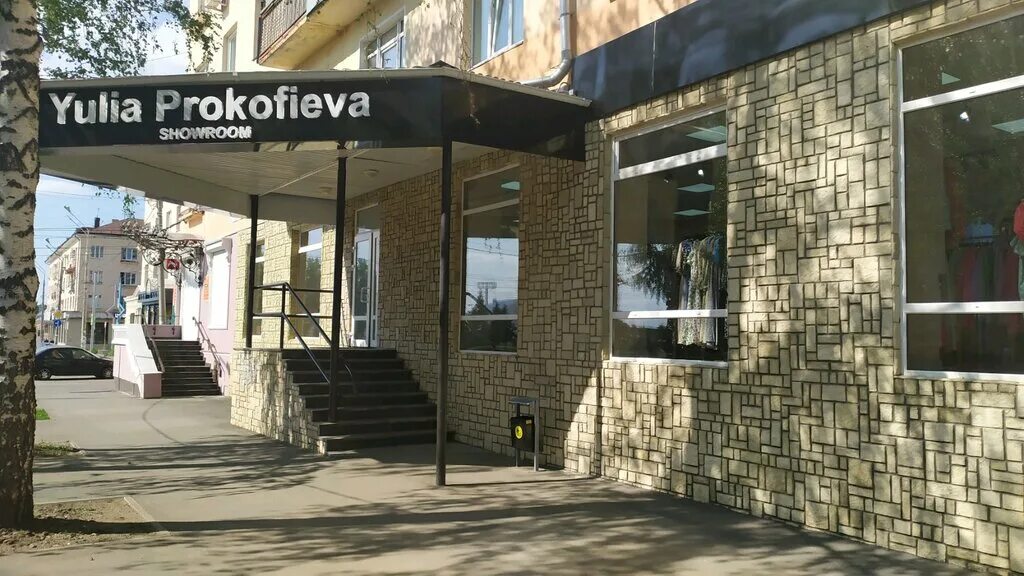 шоу рум игровых кресел. потолок в шоу руме. секции магазина одежды. магазин шоу рум тольятти. шоу рум ткани.