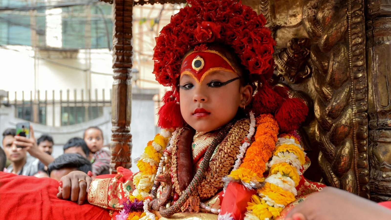 Принцесса непала. Кумари богиня Непала. Матина Шакья Кумари. Кумари Деви богиня. Королевская Кумари Катманду.