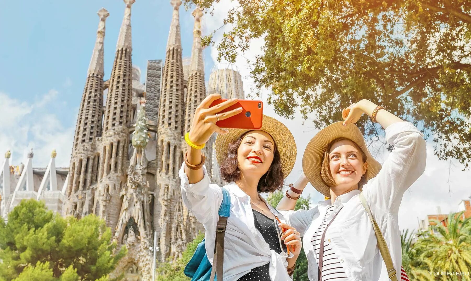 Популярные места среди туристов. Туристы в Испании. Испания туризм. Культурно-исторический туризм. Культурно-познавательный туризм.